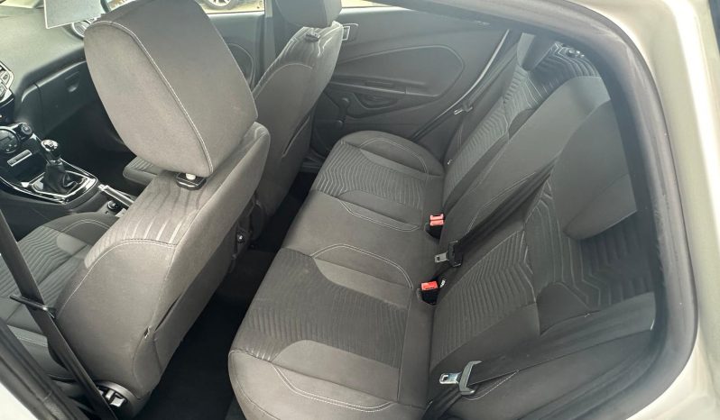 
								Ford Fiesta Ecoboost Titanium full									
