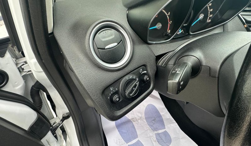 
								Ford Fiesta Ecoboost Titanium full									